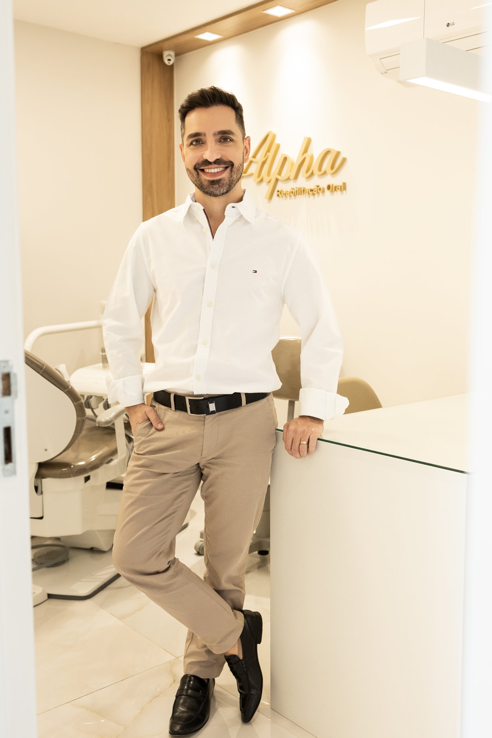 Dr. João Batista - Alpha Reabilitação Oral